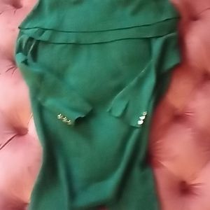 DONATING SOON Beautiful Green Sweater